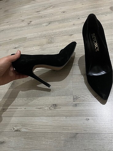 39 Beden Siyah stiletto temiz