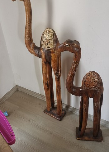 Koyu Camel Renkli Deve Figürleri