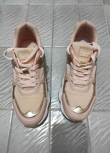 inci pembe spor ayakkabı 