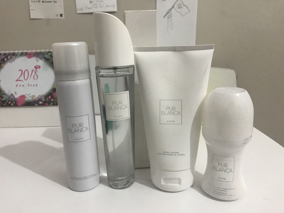 Avon Pur blanca set