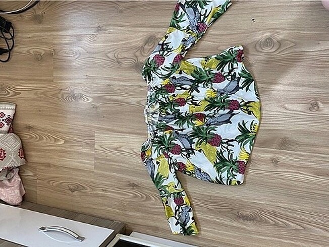 Açık omuz ananaslı üst