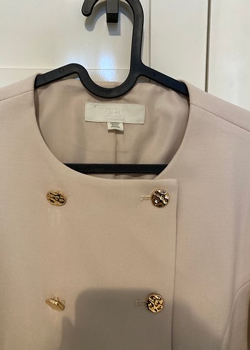 Düğmeli Beyaz Süet Kısa Kadın Kaban - Görsel 4