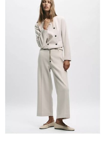 Düğmeli Beyaz Süet Kısa Kadın Kaban - Görsel 3