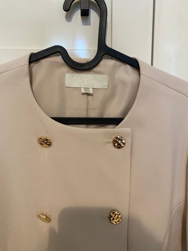 Düğmeli Beyaz Süet Kısa Kadın Kaban - Görsel 4