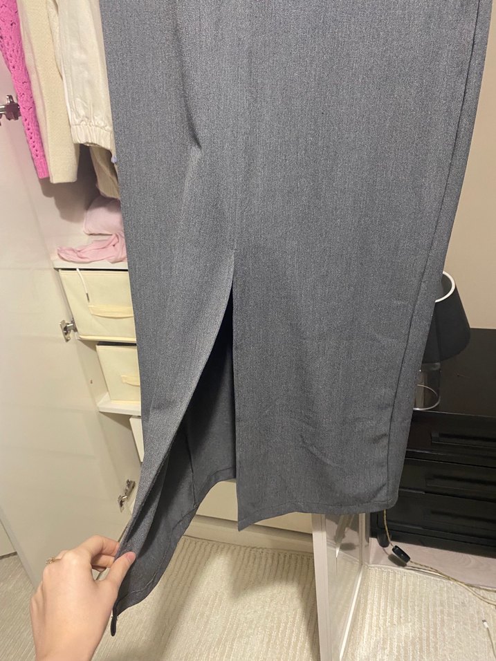 Gri Keten Yüksek Yakalı Uzun Elbise - Görsel 3