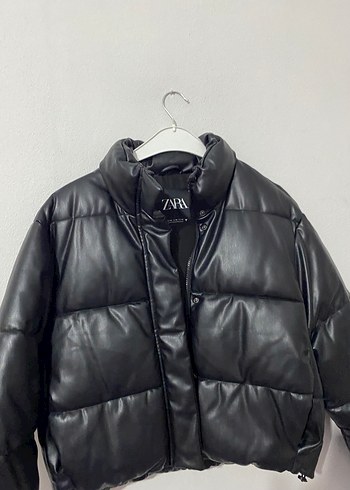 Siyah şişme zara mont - Görsel 3