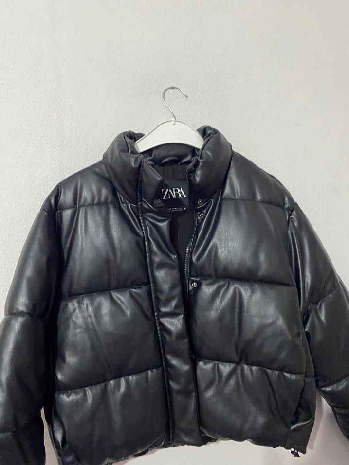 Siyah şişme zara mont - Görsel 3