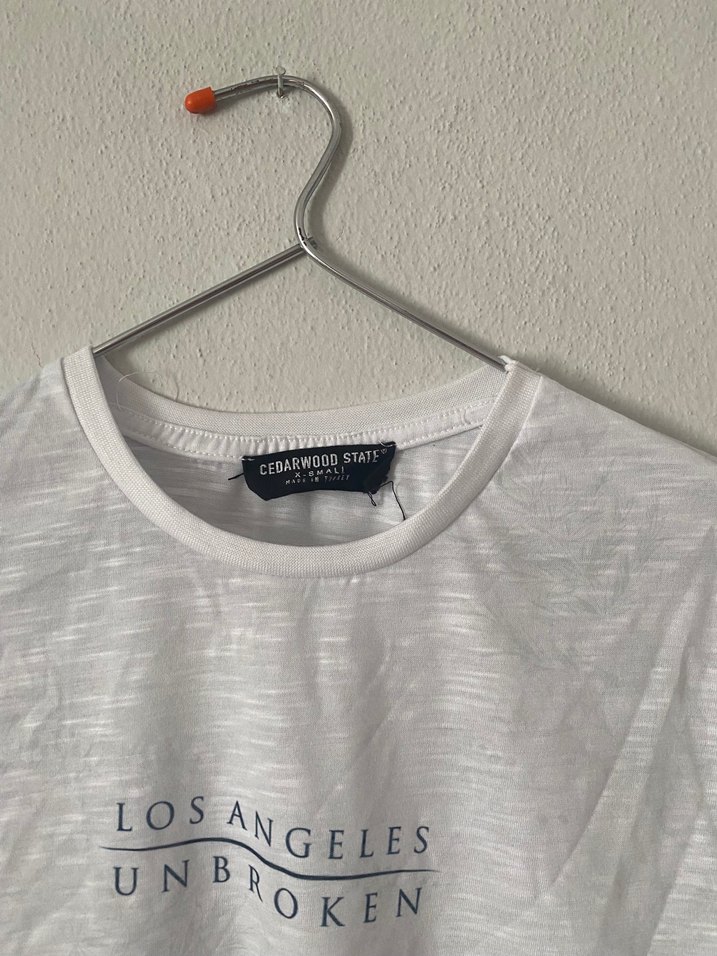 Beyaz Çiçek Baskılı  Tişört - Görsel 2