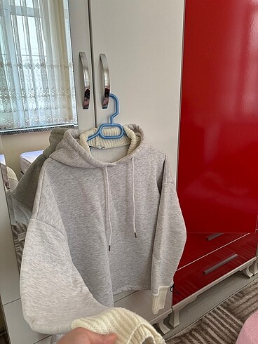Beyaz-gri sweatshirt