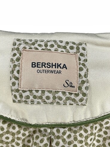 s Beden çeşitli Renk Bershka Mont %70 İndirimli.