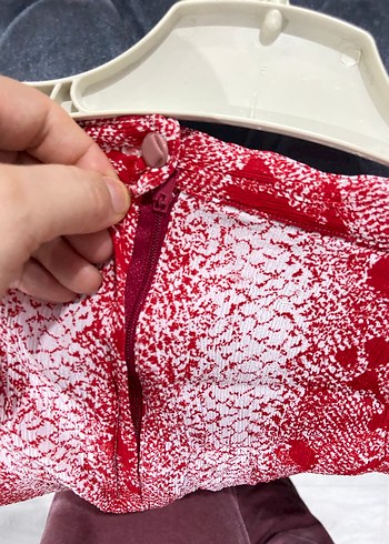 Kırmızı Yılan Desenli Mini  Etek - Görsel 6