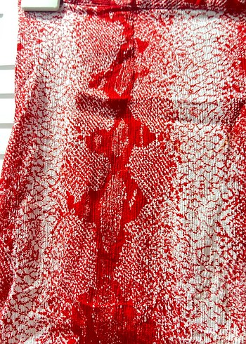 Kırmızı Yılan Desenli Mini  Etek - Görsel 2