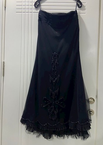 Siyah Straplez Uzun Nakışlı Gotik Abiye - Görsel 2