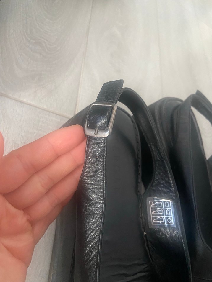 Siyah Bantlı Kadın Dolgu Topuk Sandalet - Görsel 5