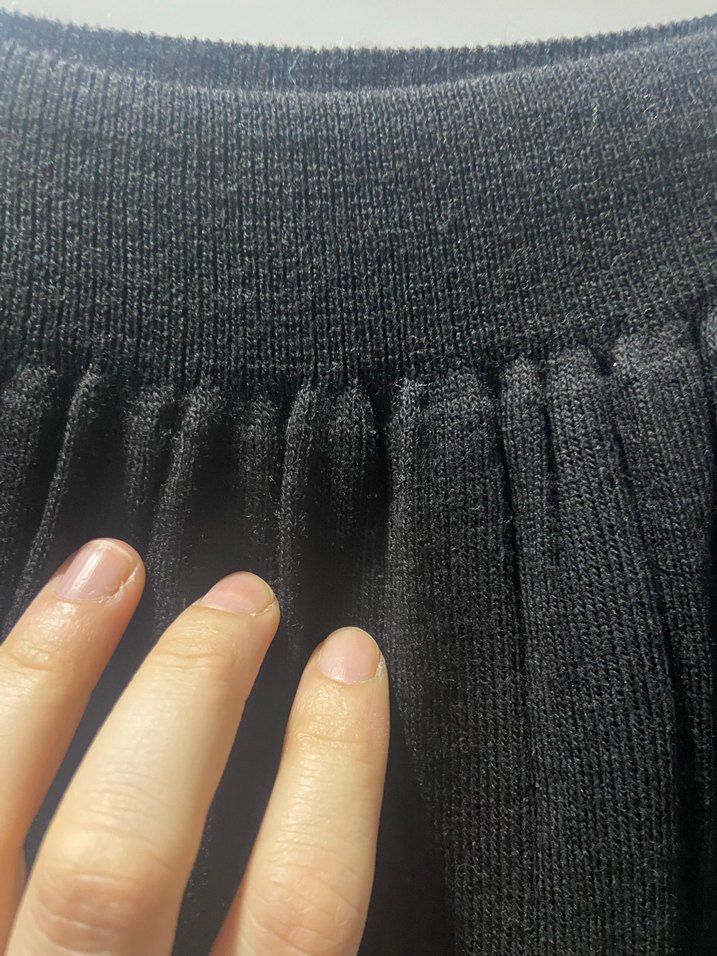 Uzun Siyah Pilili Kadın Etek - Görsel 4