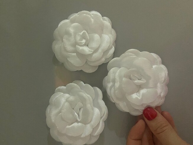 Trendyol & Milla Üç adet broş gül