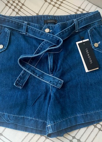 Kadın Lacivert Kemerli Mini Denim Şort
