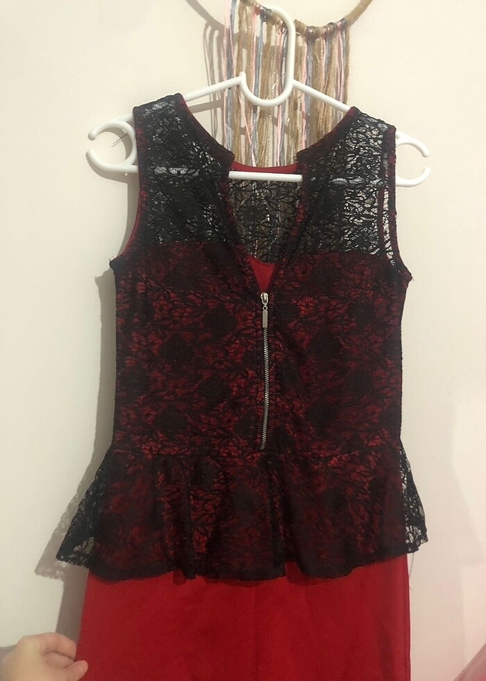 Şık Kırmızı Siyah Dantelli elbise - Görsel 3