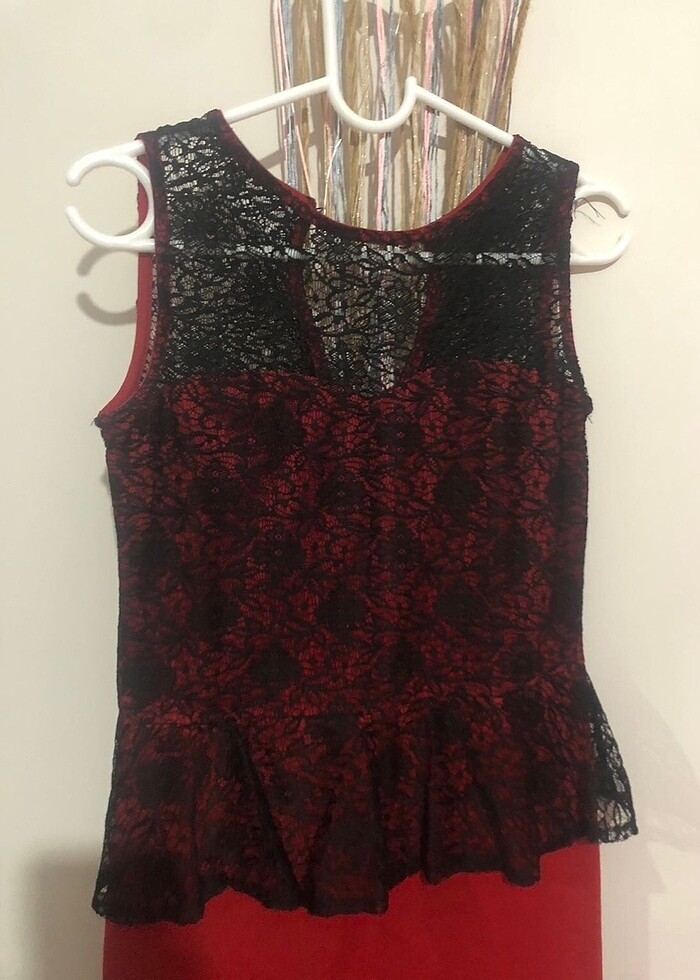 Şık Kırmızı Siyah Dantelli elbise - Görsel 2