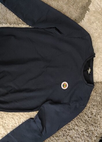 Fenerbahçe lisanslı sweatshirt.