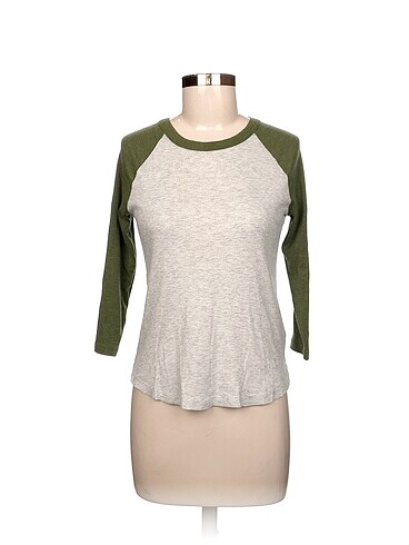 H&M T-shirt %70 İndirimli.
