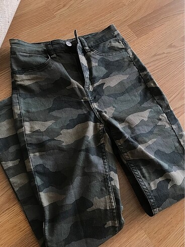 H&M haki kamufulaj yüksek bel pantolon