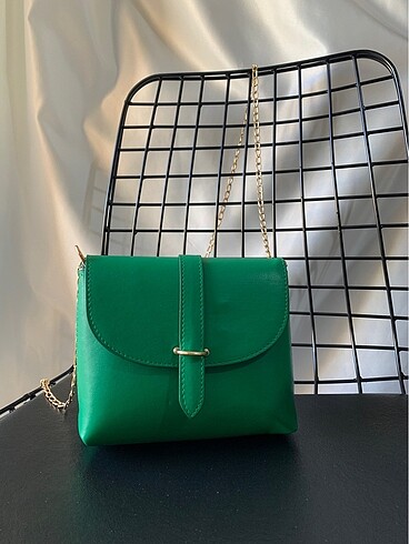Kadın yeşil çapraz çanta