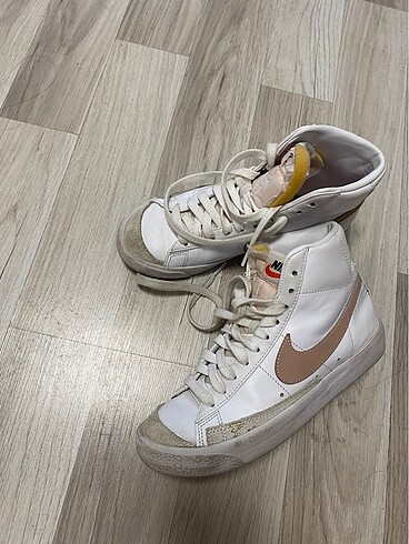 36 Beden beyaz Renk orijinal nike ayakkabı