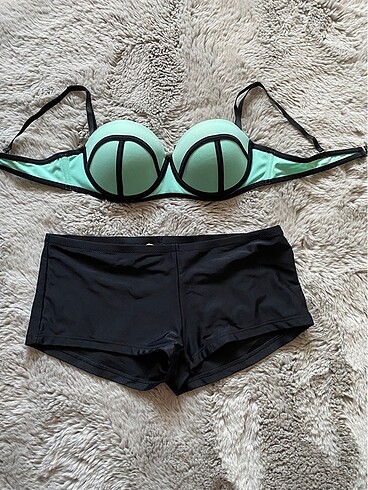 Penti şortlu bikini takımı