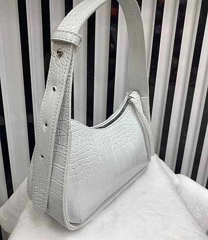 Pull and Bear Kroko çanta