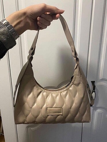 Bershka Kapitone baget çanta