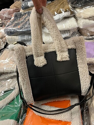Stradivarius Peluş askılı çanta