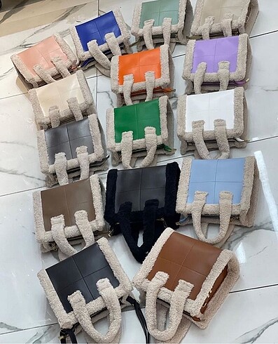  Beden siyah Renk Peluş askılı çanta