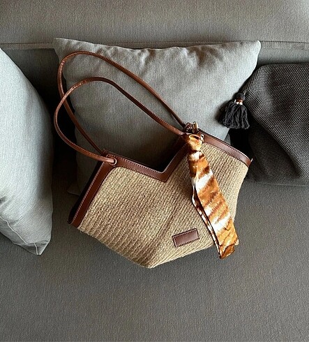 Zara Hasır fularlı çanta