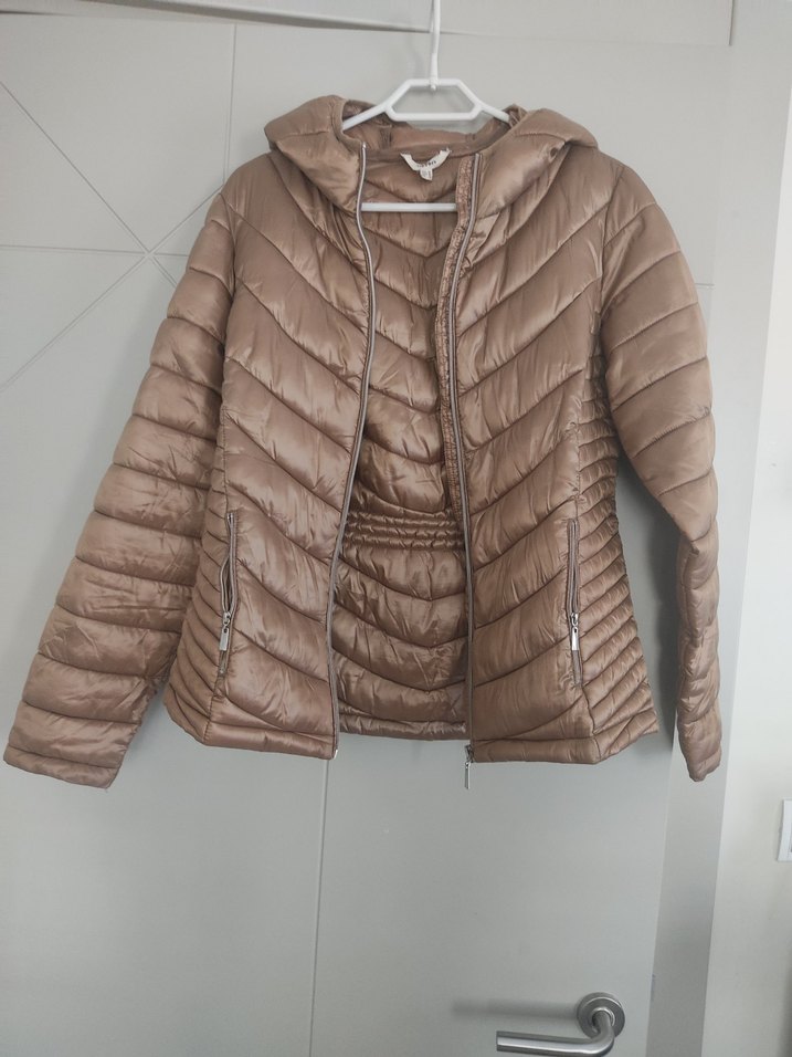 Bej Kapüşonlu Kadın Mont - Görsel 3