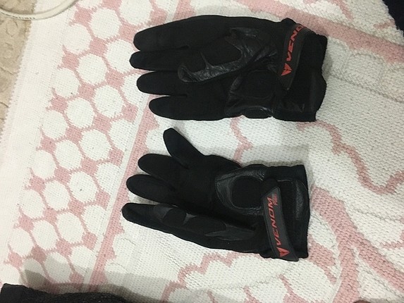 Diğer Venom marka motorsiklet eldiveni