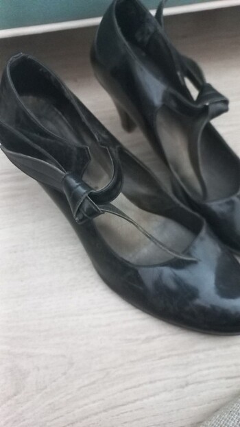 Siyah ayakkabi