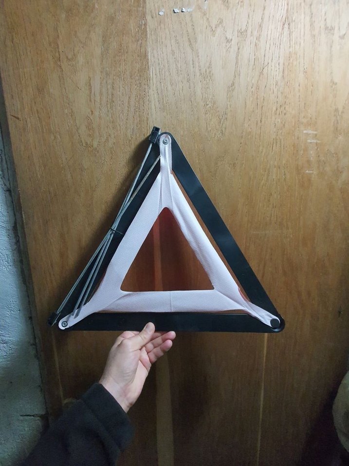 Kırmızı Reflektörlü Üçgen Uyarı Levhası - Görsel 2