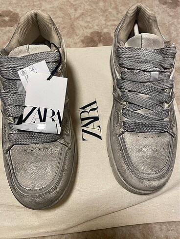 41 Beden Zara yıkamalı sneaker