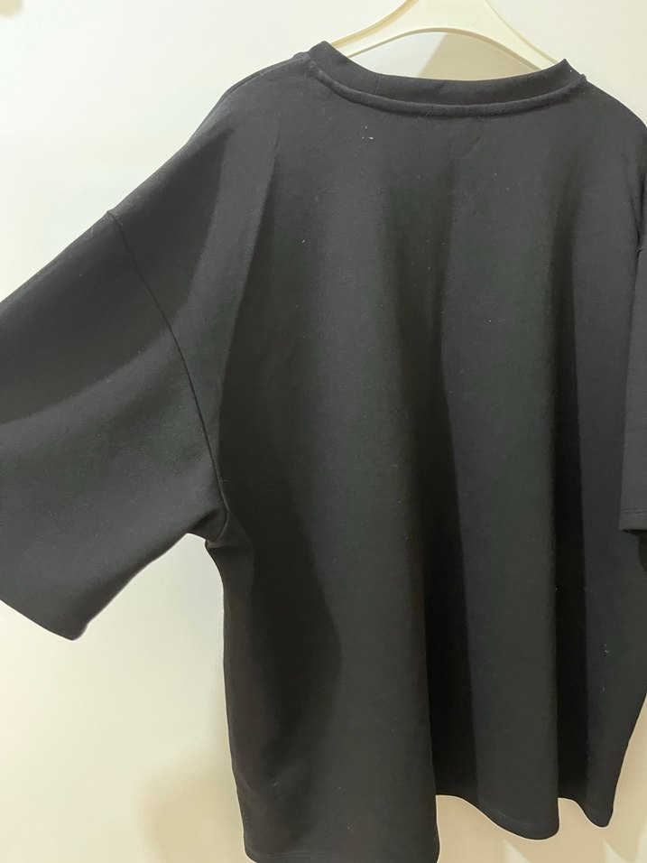 Siyah Baskılı Oversize Kadın Tişört - Görsel 3