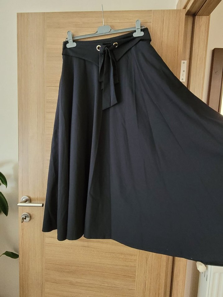 Siyah Uzun Bol Kesim Kemerli Etek - Görsel 4