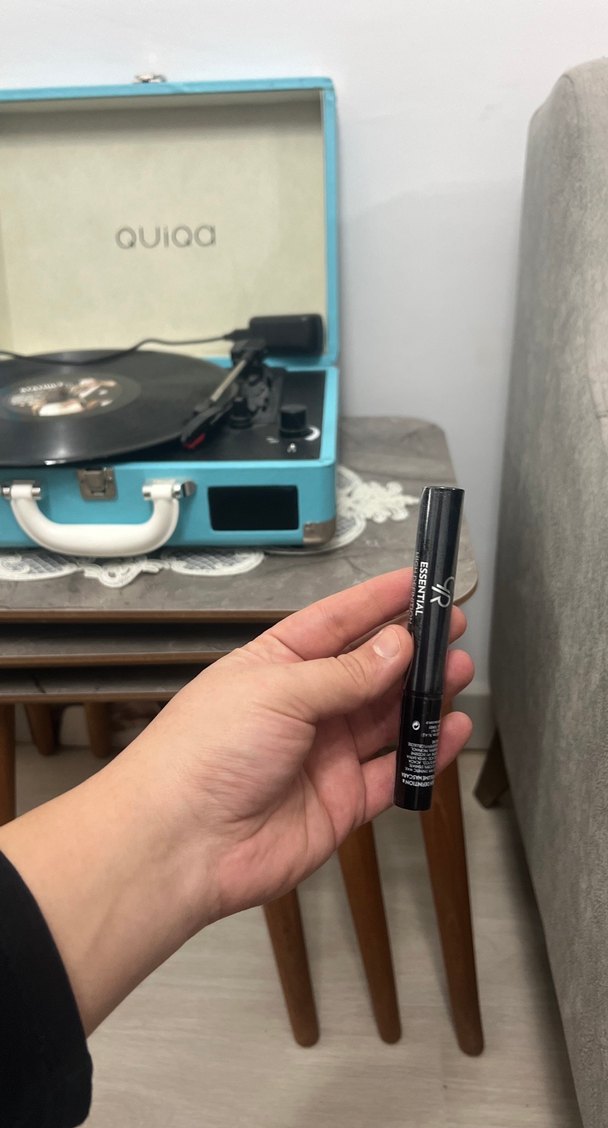 Siyah Maskara - Uzun ve Dolgun Kirpikler - Görsel 2