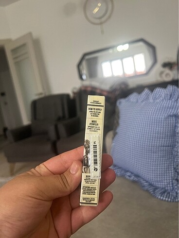 Beden THE BALM CHARİSMATİC RUJ