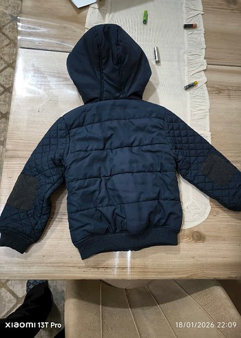 Kapüşonlu Siyah Erkek Çocuk Mont - Görsel 3