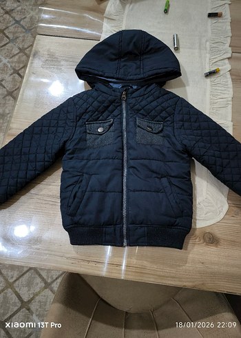 Kapüşonlu Siyah Erkek Çocuk Mont - Görsel 2