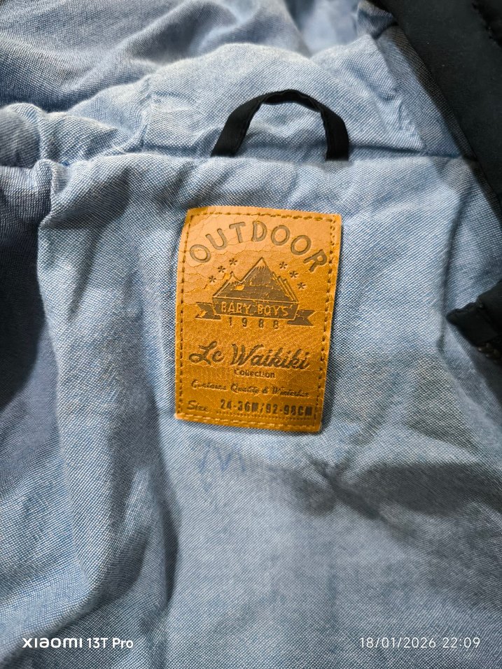 Kapüşonlu Siyah Erkek Çocuk Mont - Görsel 4