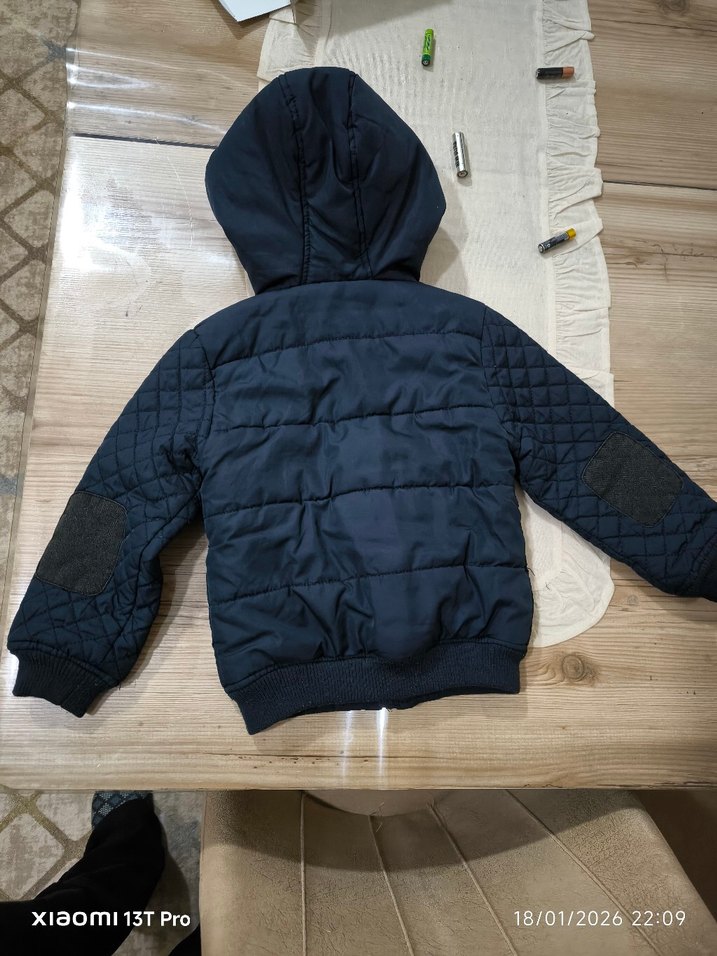 Kapüşonlu Siyah Erkek Çocuk Mont - Görsel 3