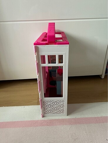 Beden Renk Barbie?nin Portatif Evi