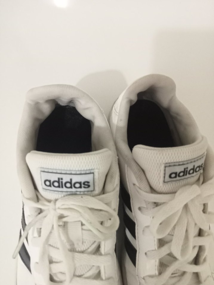 Adidas Beyaz Siyah Çizgili Spor Ayakkabı - Görsel 3