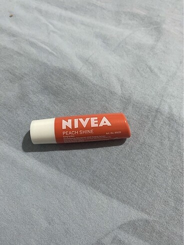 Nivea şeftalili lip balm